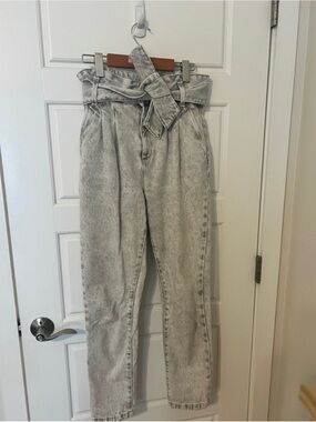 High-Waist Paperbag Jeans in Light Gray